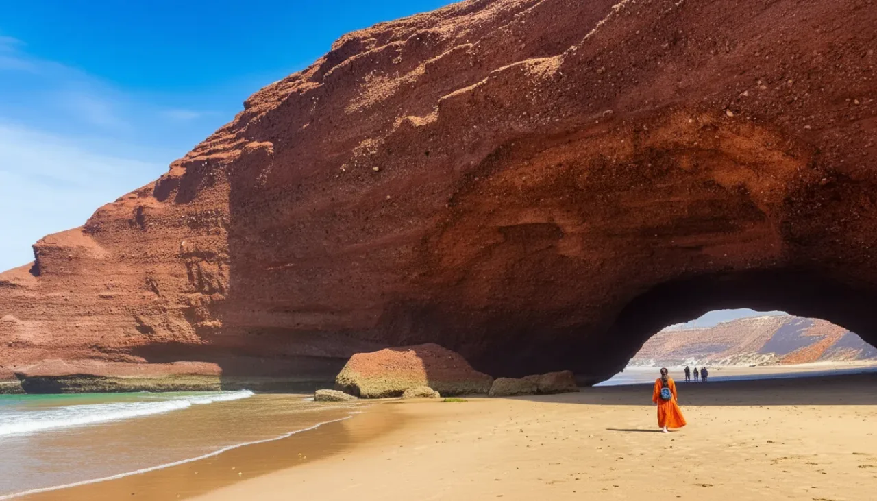Eaux bleues de la source La Source reflétant le soleil marocain