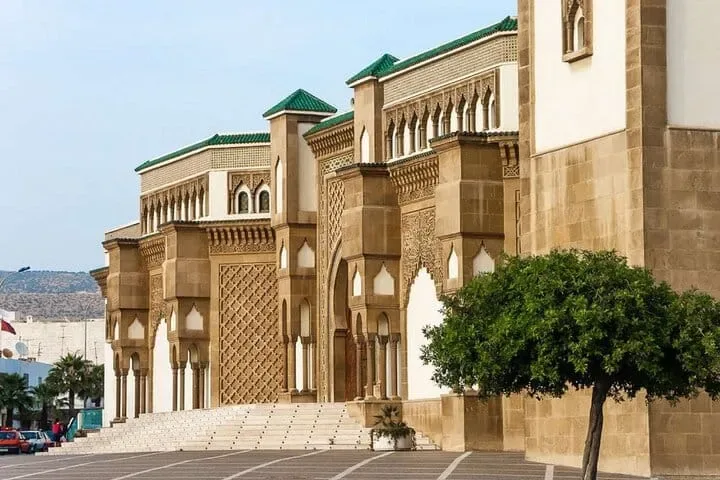 Étalages du marché Souk El Had dans la ville d'Agadir